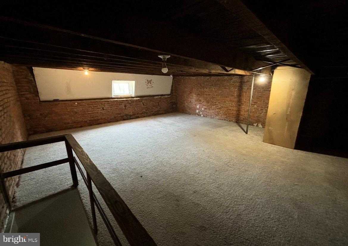 2908 Hilldale Ave photo 11