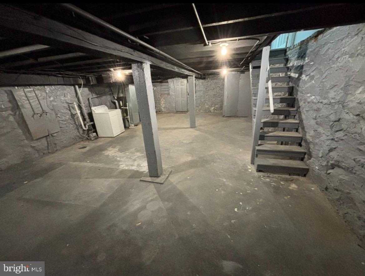 2908 Hilldale Ave photo 2