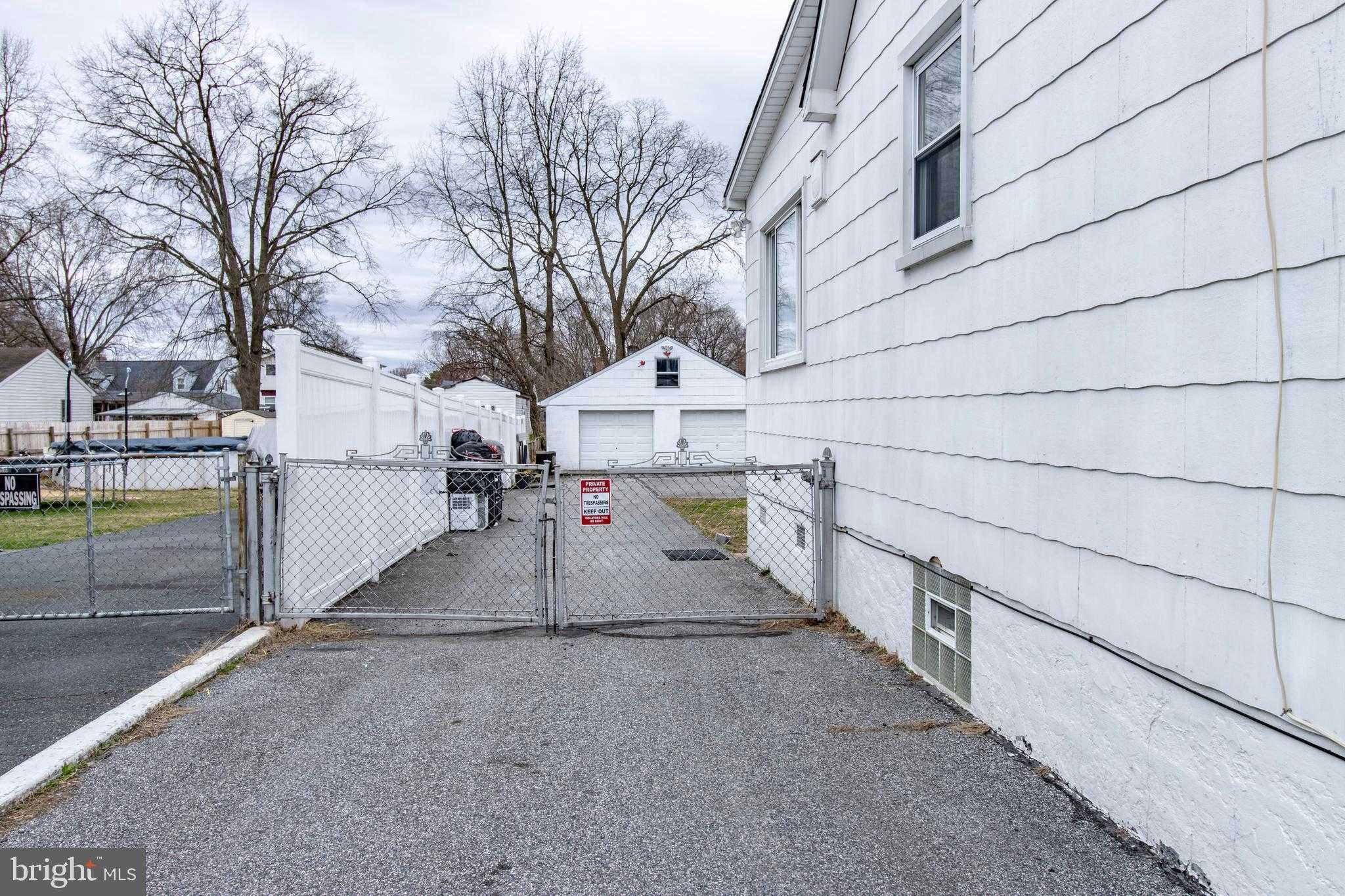 338 Maple Ave photo 2