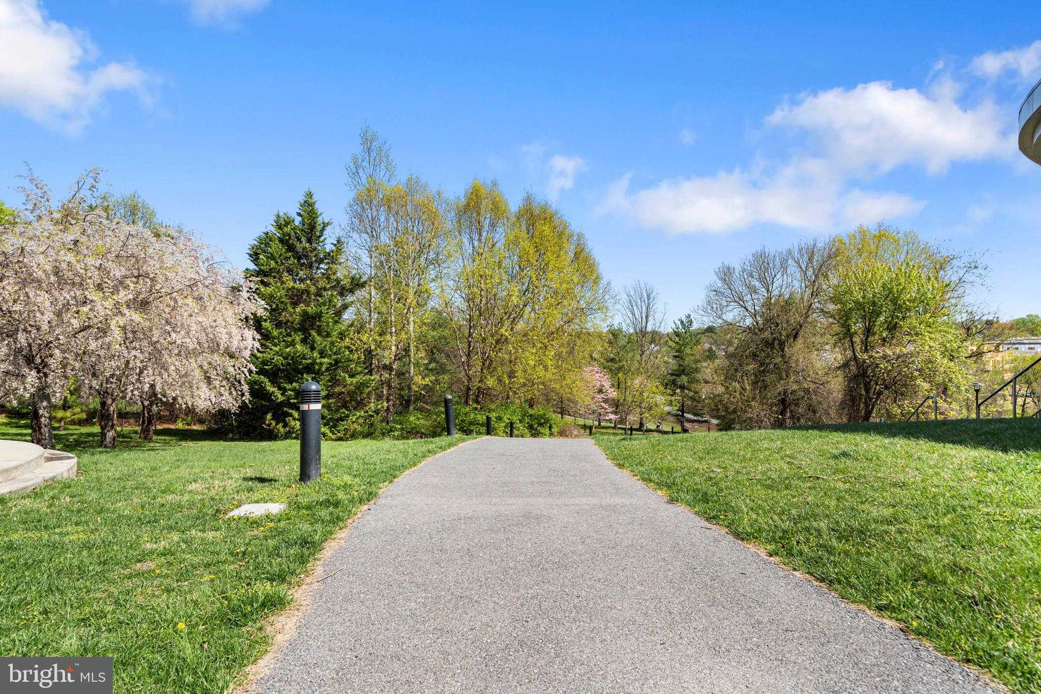 10631 Montrose Ave photo 30