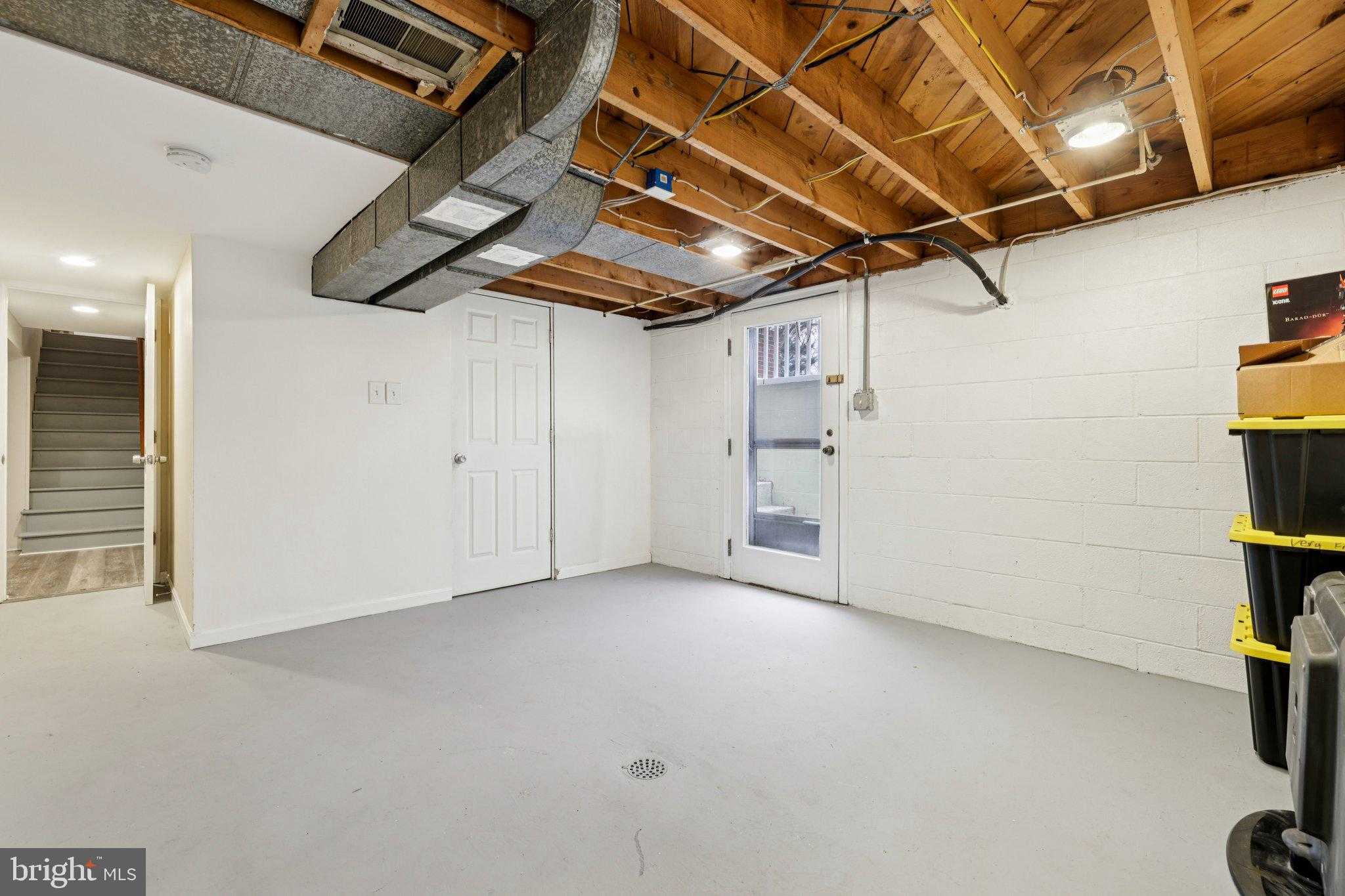 217 Woodpoint Ave photo 27