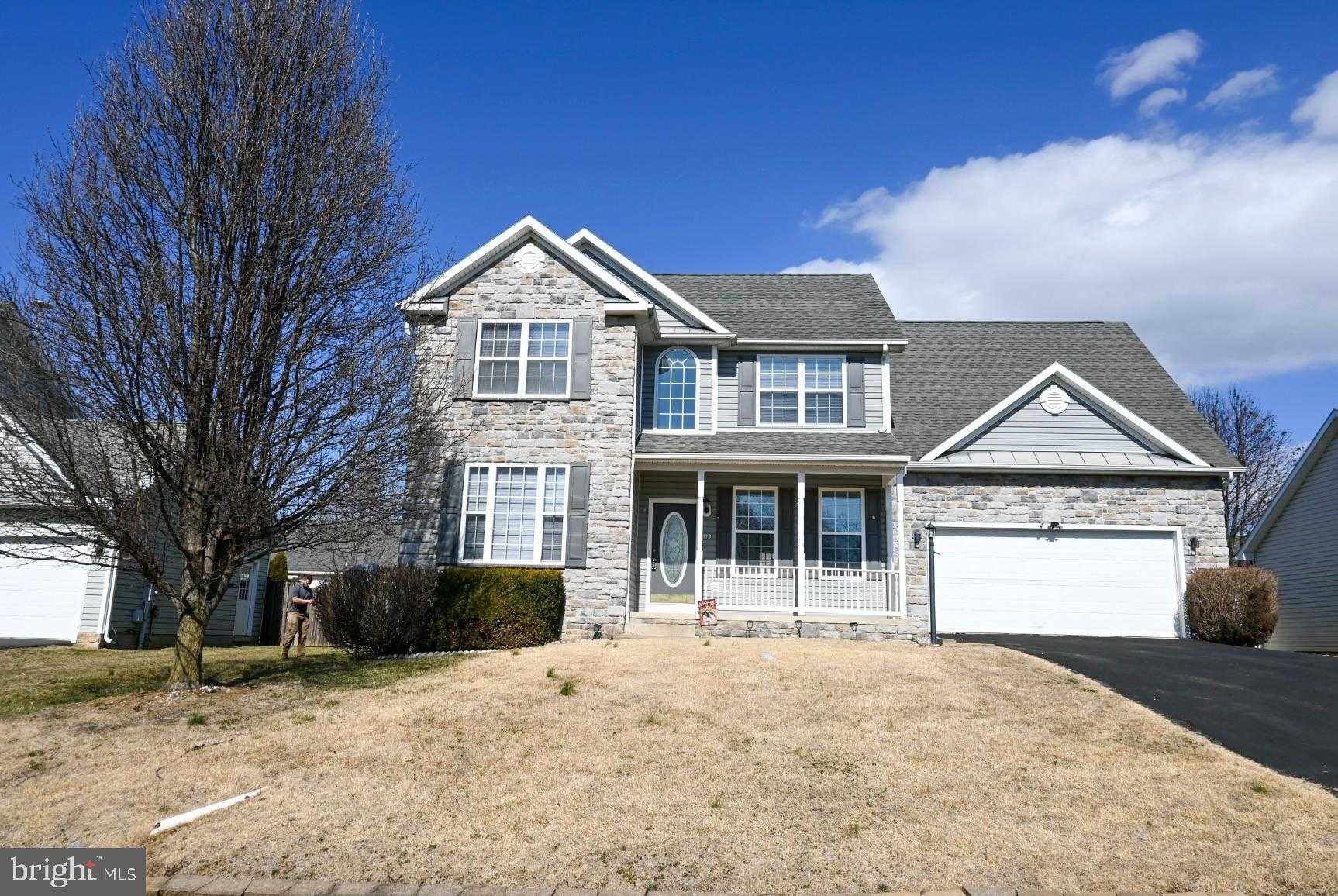 173 Bunting Ave photo 2