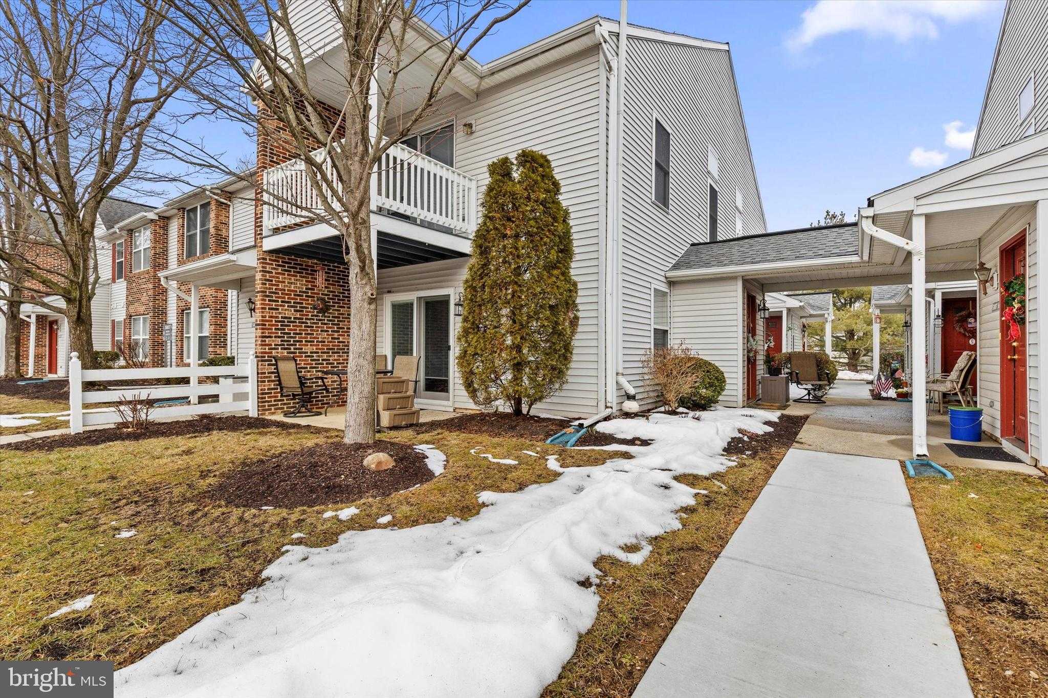 5807 Hidden Lake Dr photo 2