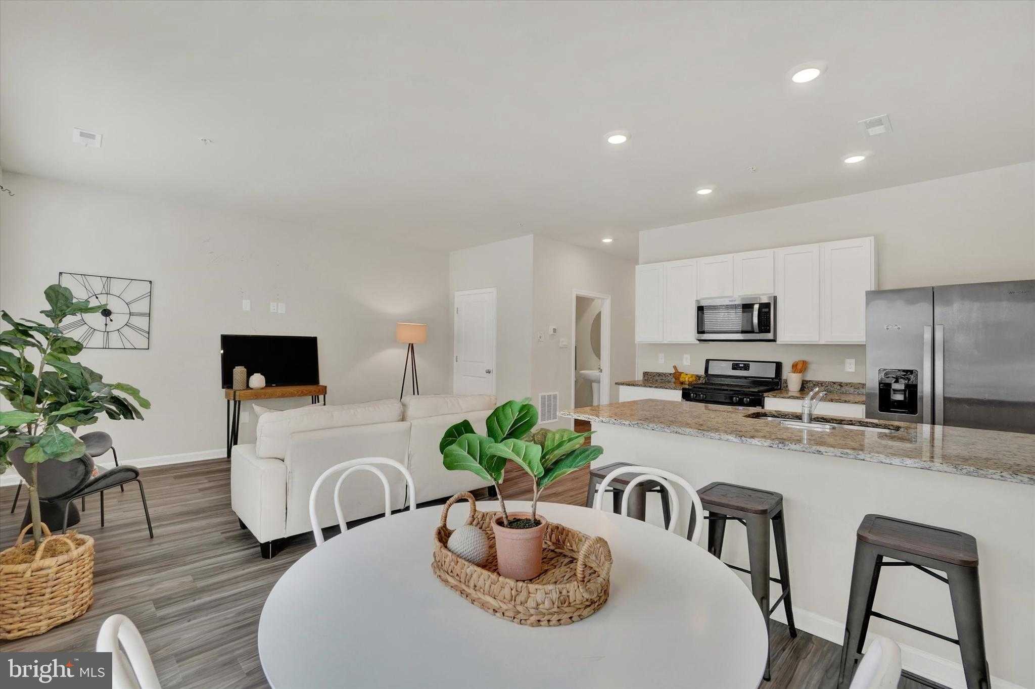 635 Locust Run Dr photo 7