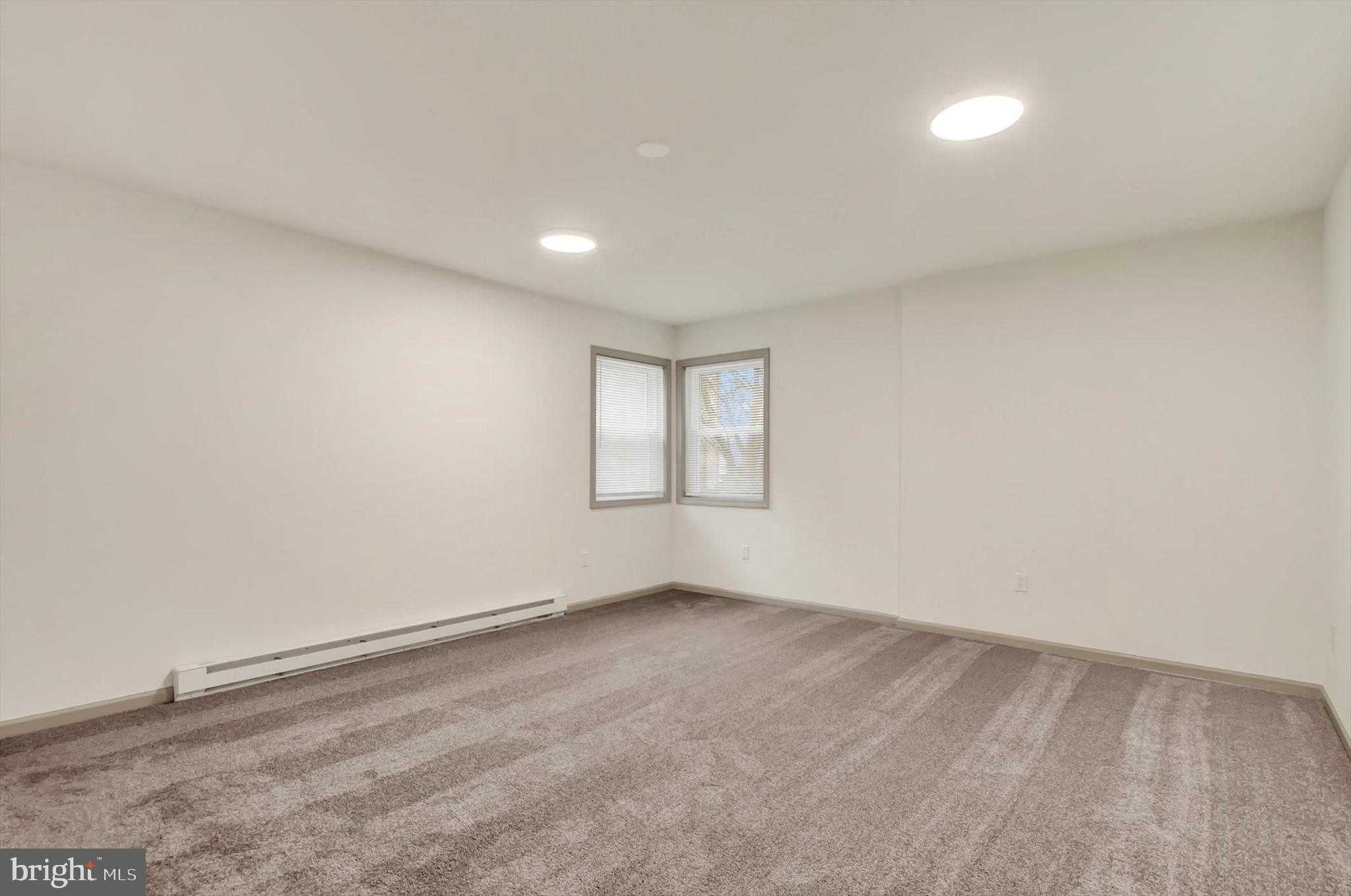 405 W King St photo 24