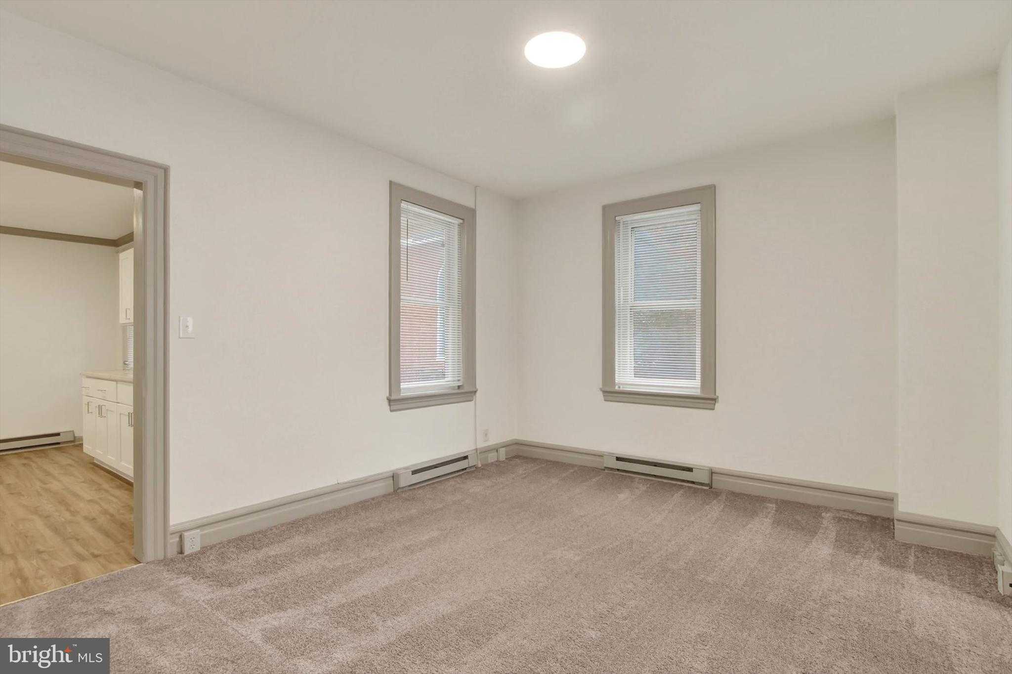 405 W King St photo 9