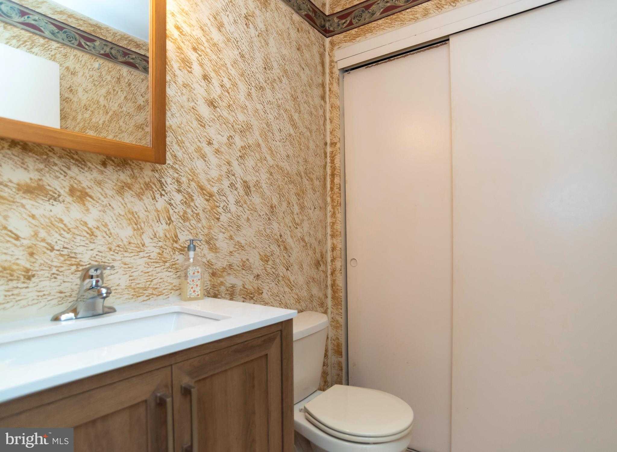 111 Sarahs Ln photo 13