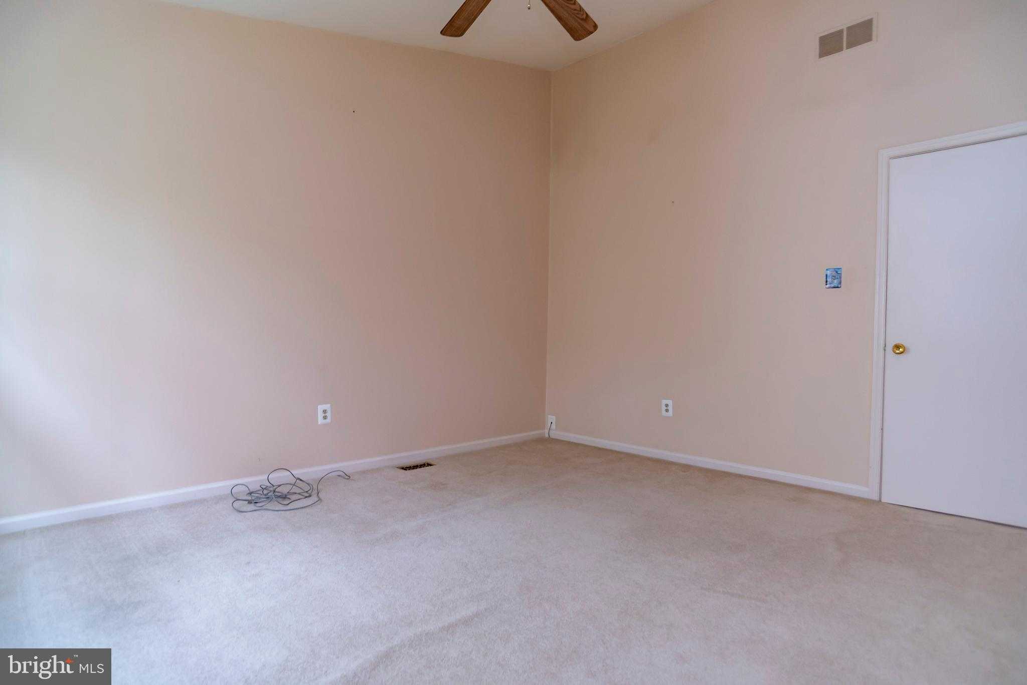 111 Sarahs Ln photo 24