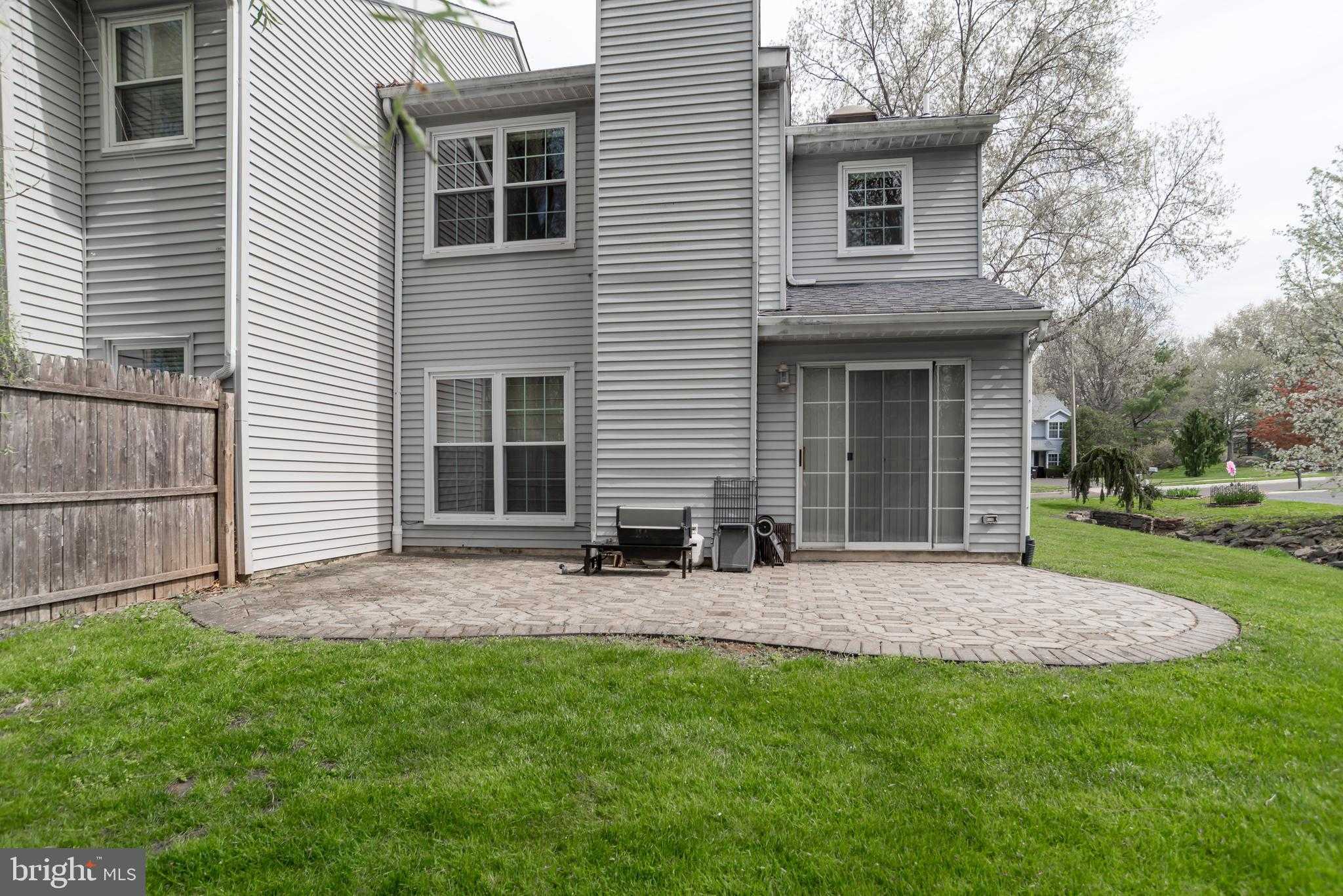 111 Sarahs Ln photo 43