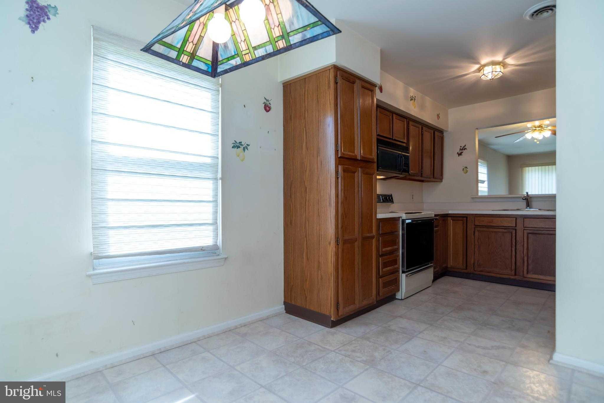 111 Sarahs Ln photo 5