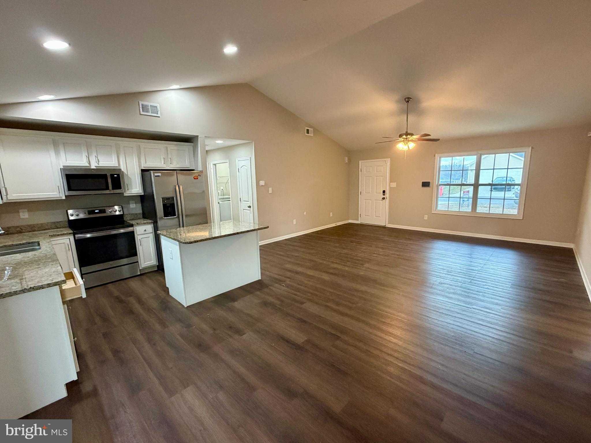 180 Sanibel Way photo 4