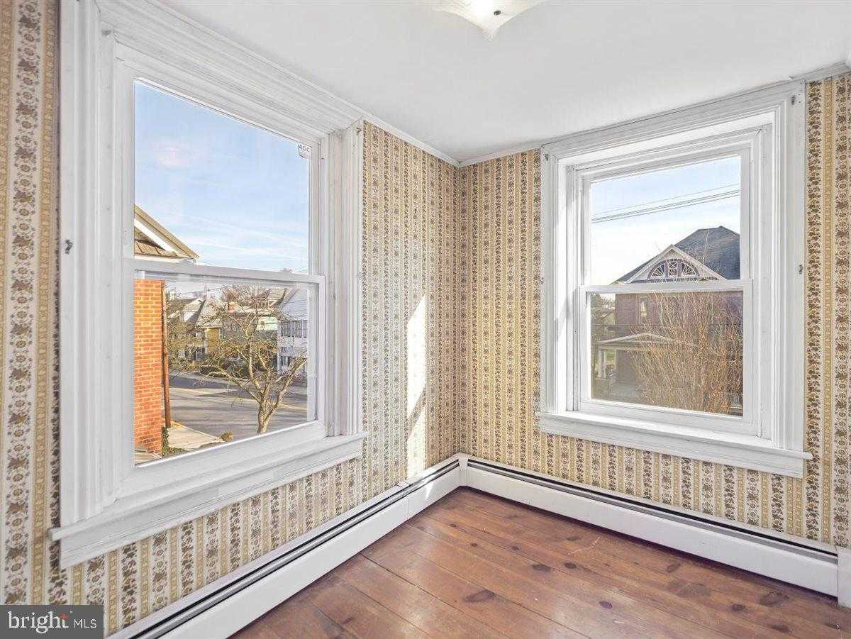 141 S Washington St photo 26