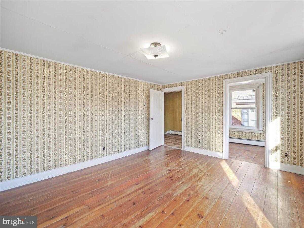 141 S Washington St photo 29