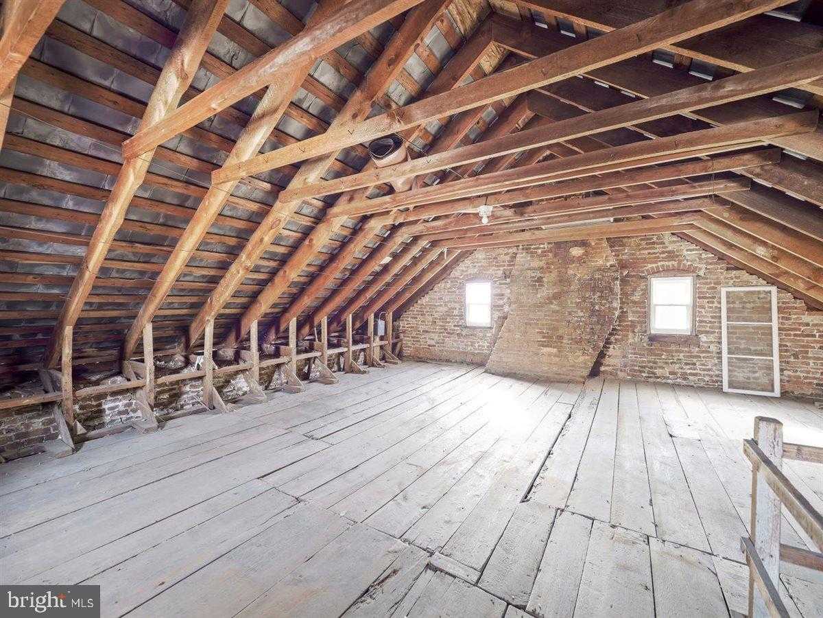 141 S Washington St photo 32