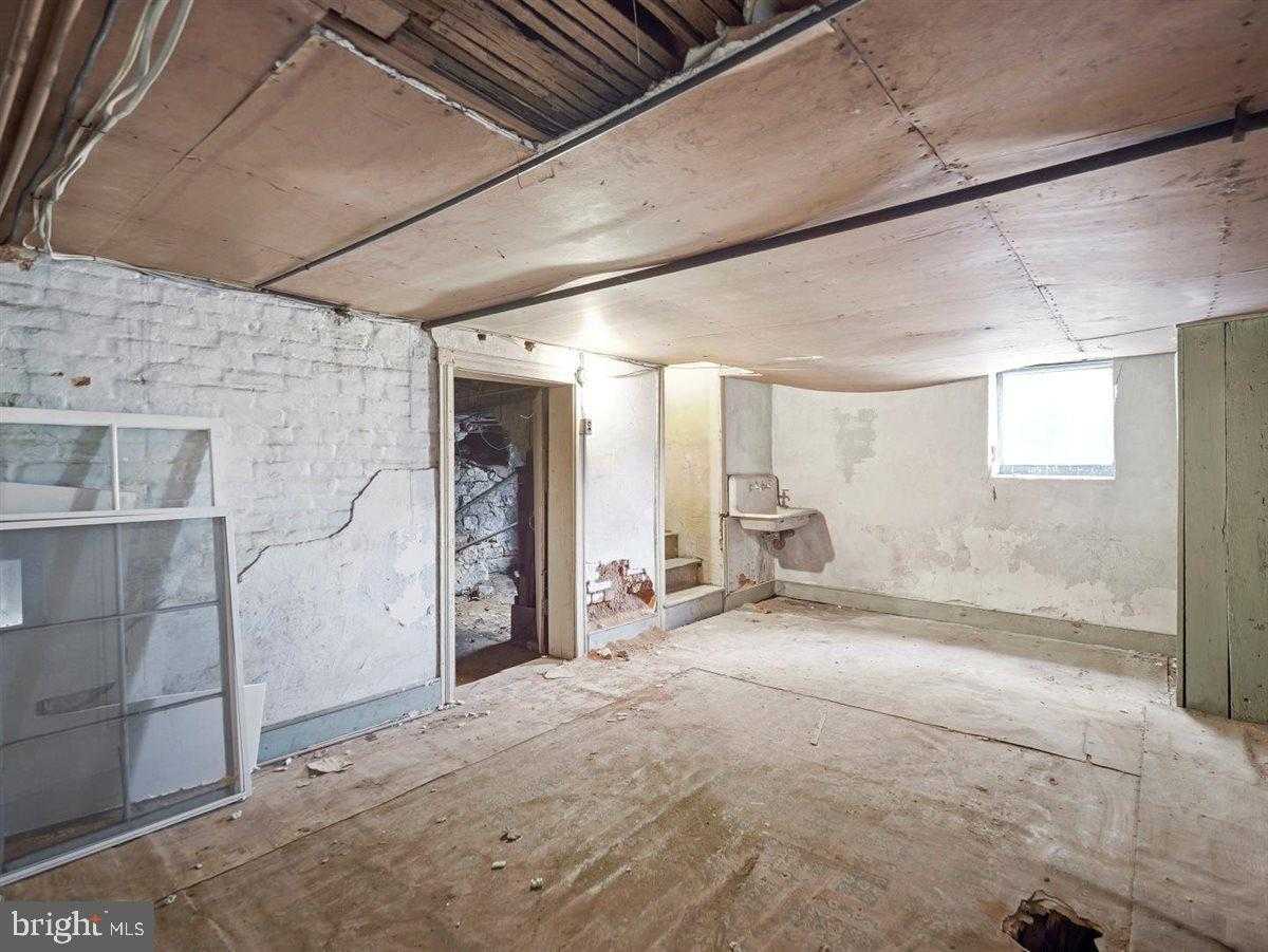 141 S Washington St photo 33