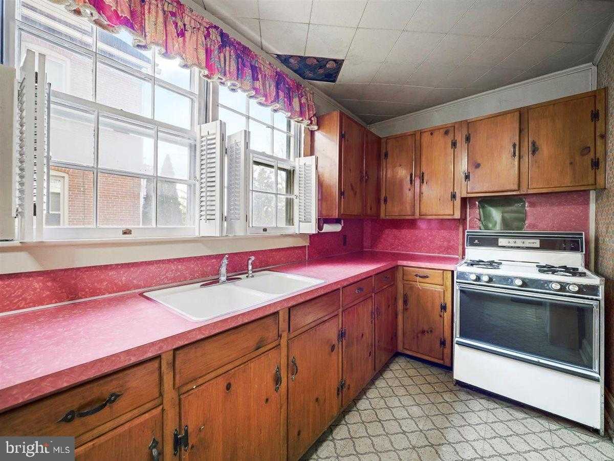 141 S Washington St photo 9