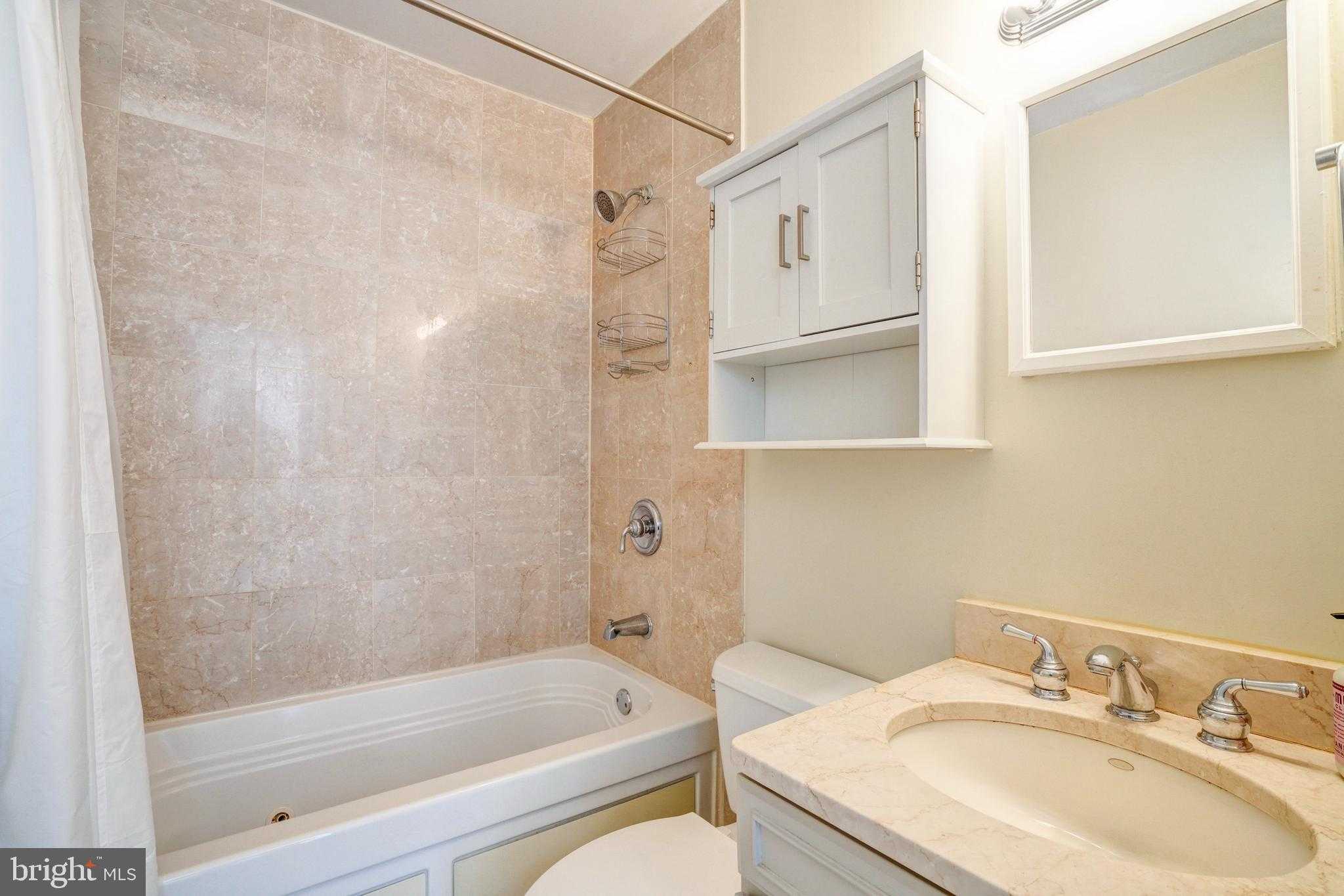 1916 Christian St # B photo 32