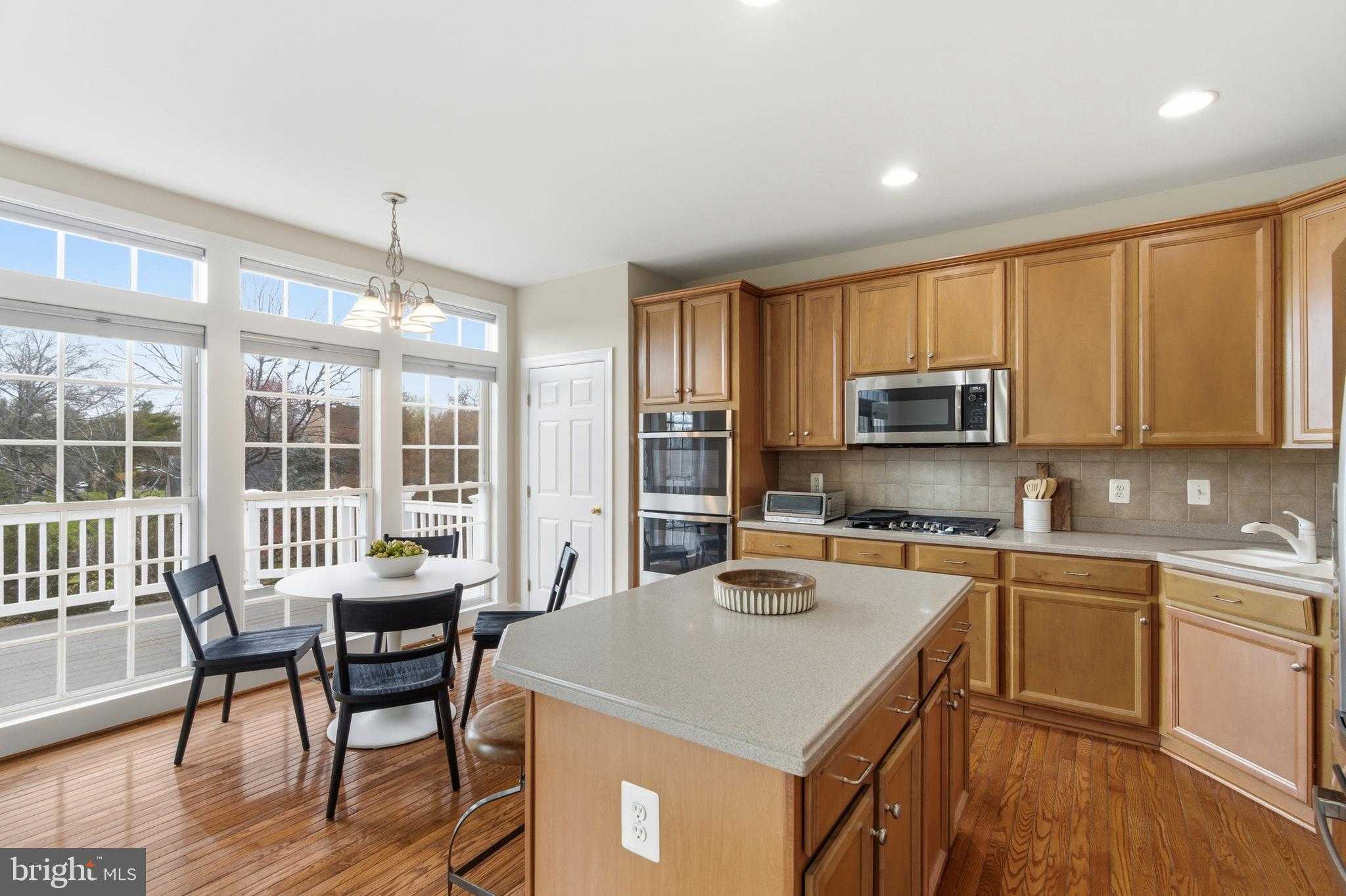 8002 Samuel Wallis St photo 9