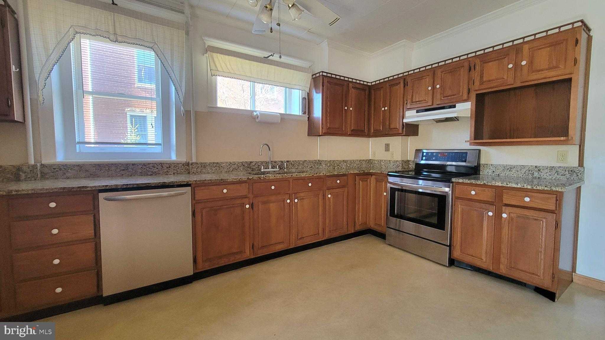 72 S Main St photo 15