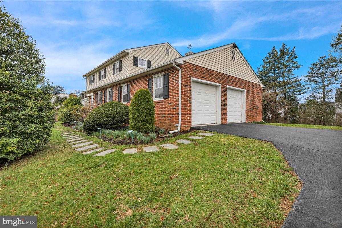 28 Cheltenham Dr photo 3