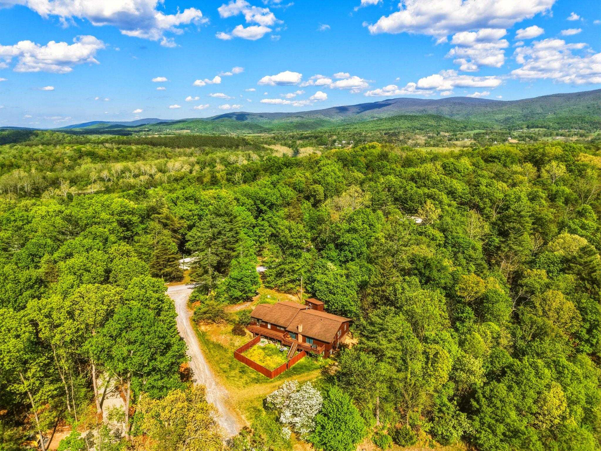 455 Woodside Dr photo 4