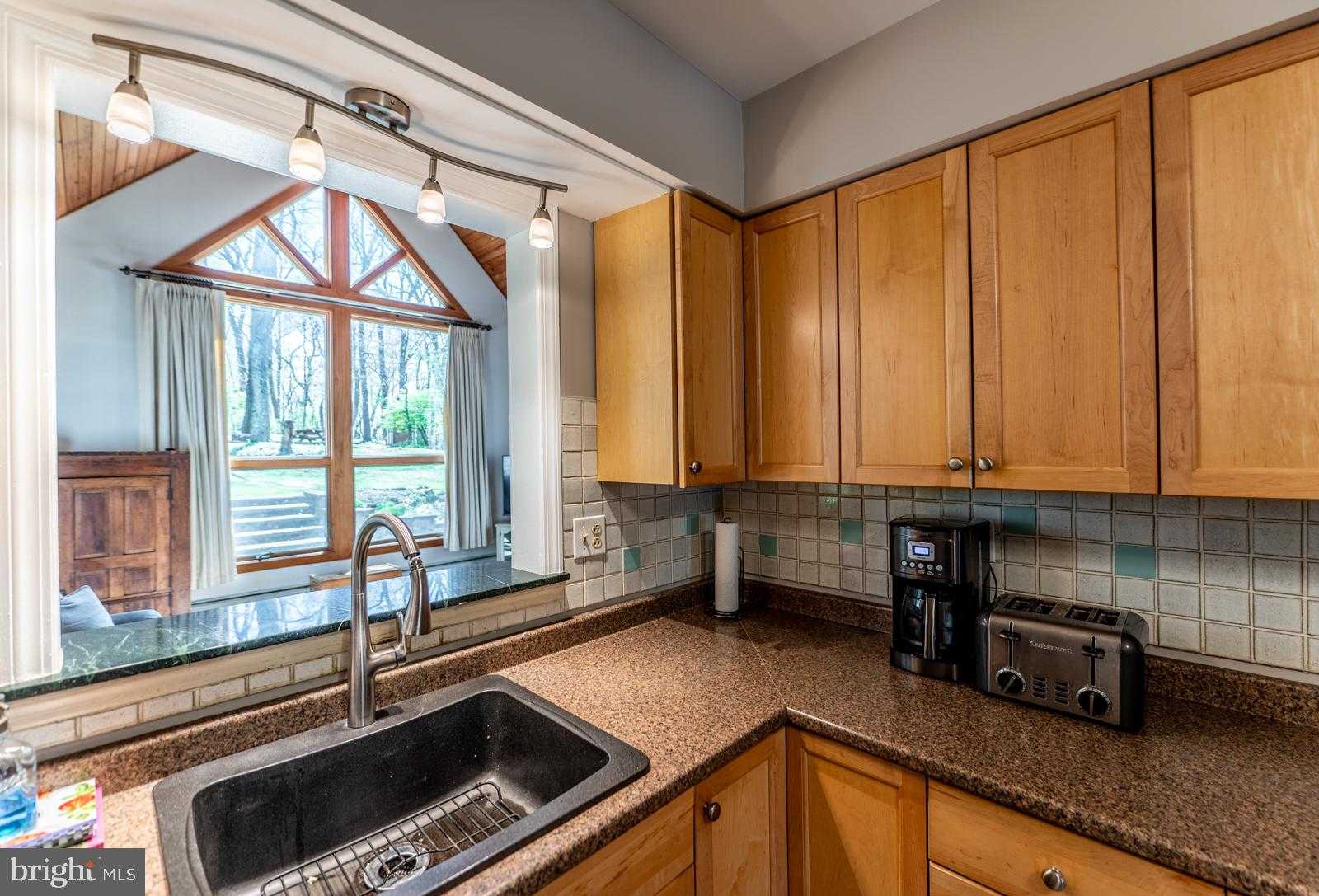 124 Columbia Dr photo 13