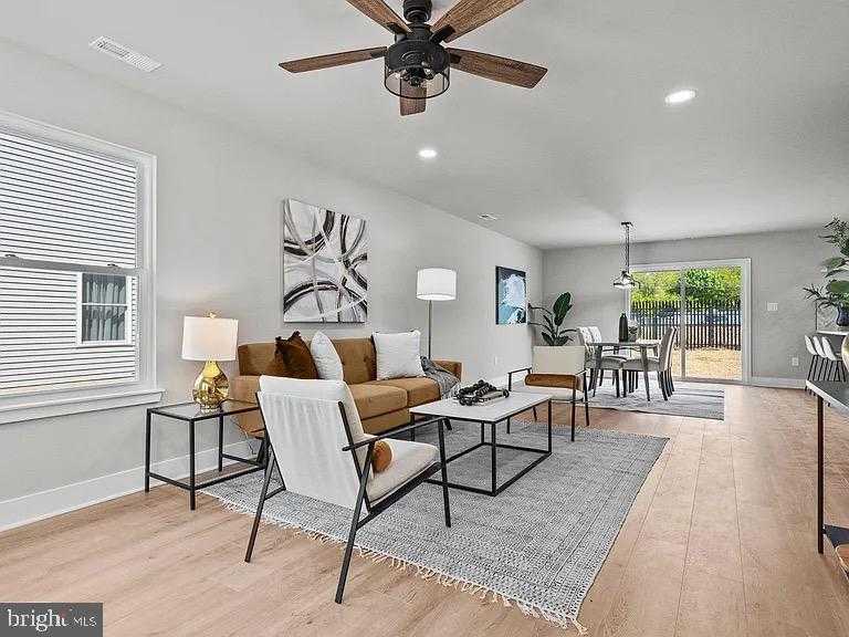 1202 Plymouth Ave photo 5