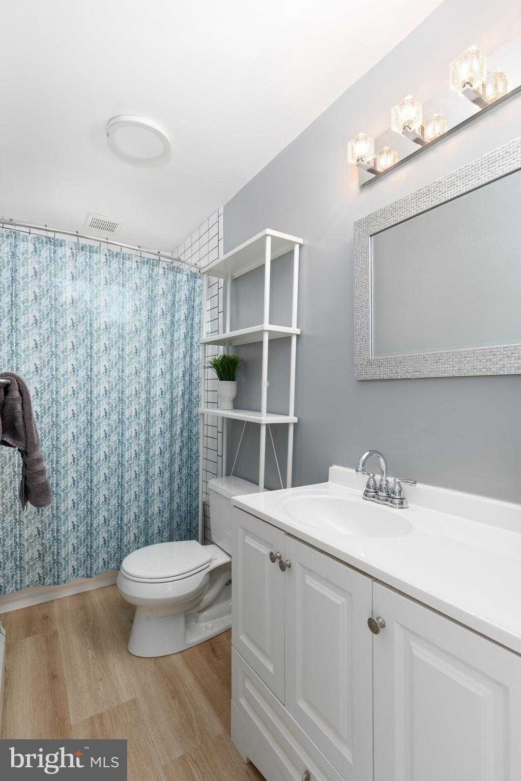 732 Green St photo 19