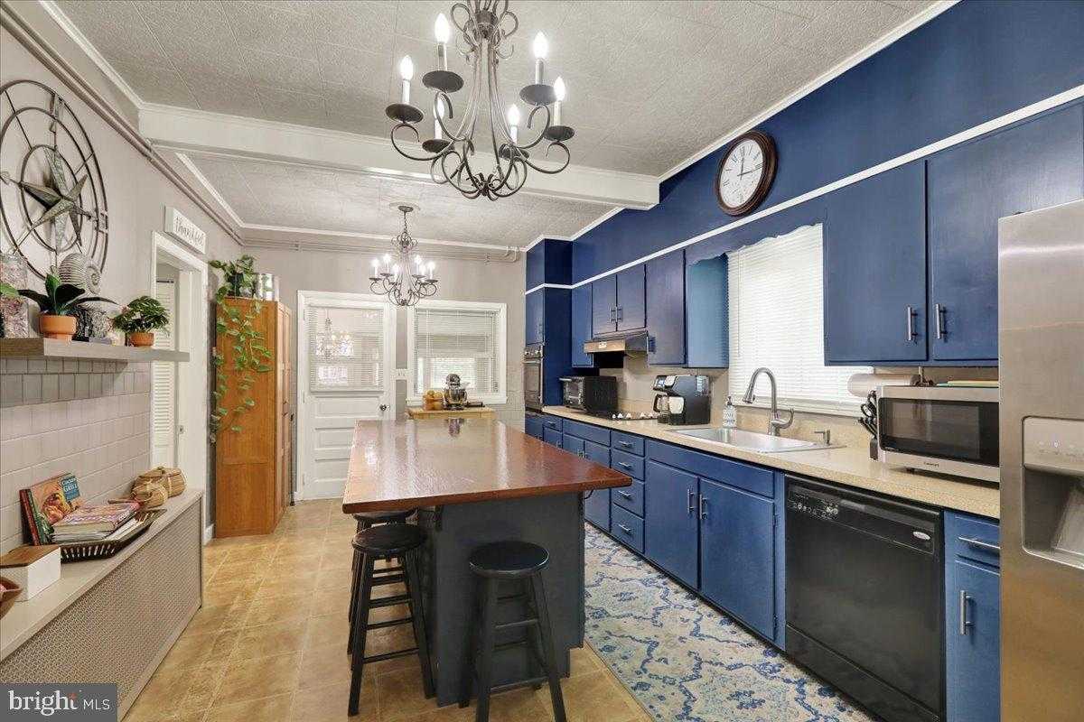 410 Windsor St photo 2