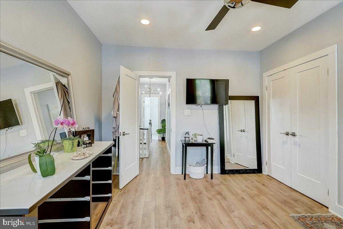 2223 N Gratz St photo 18