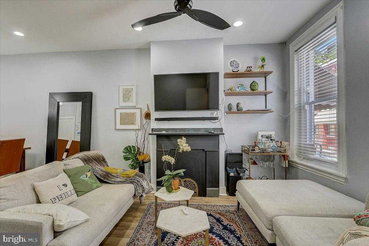 2223 N Gratz St photo 4