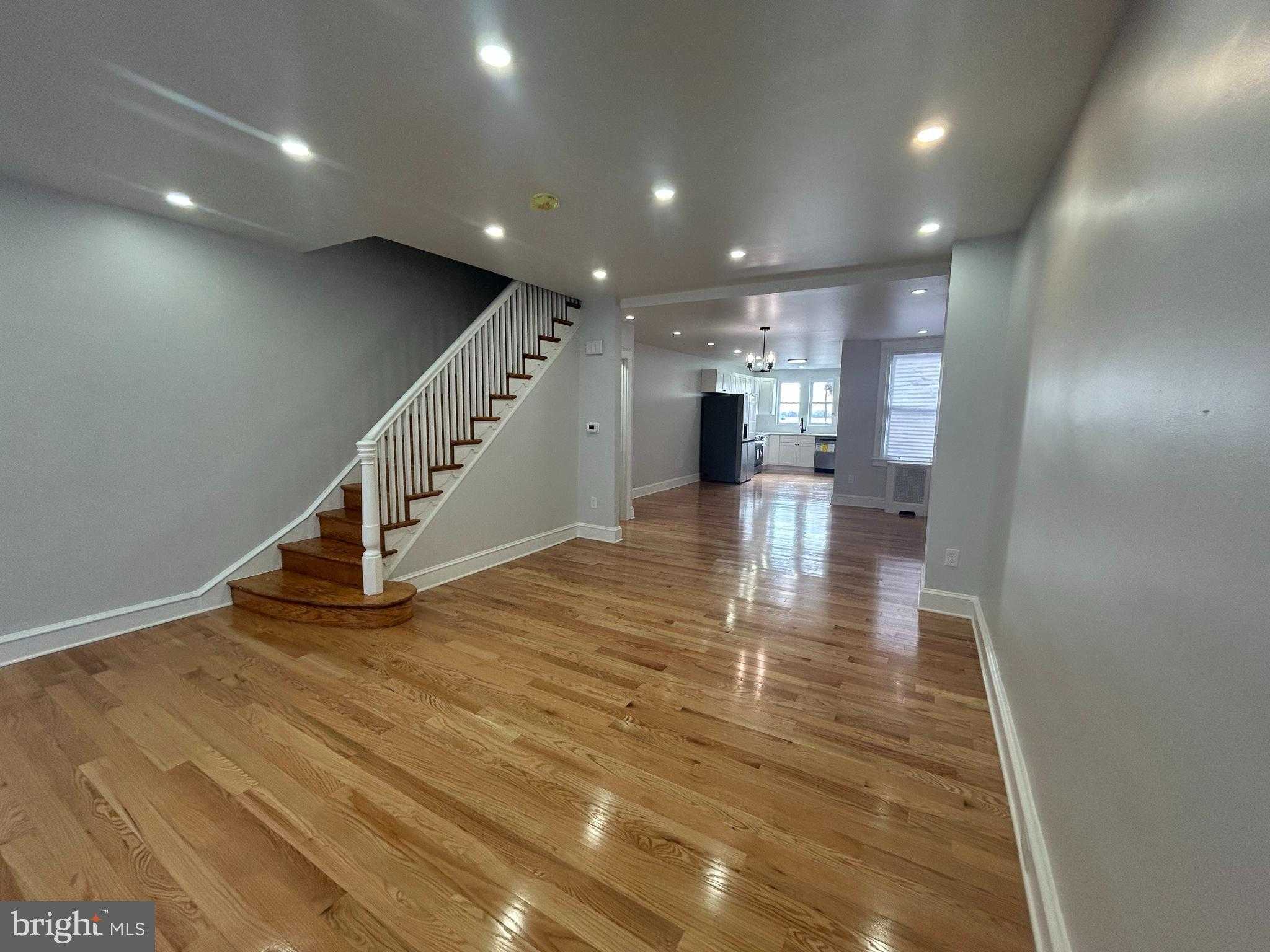 5652 W Berks St photo 5