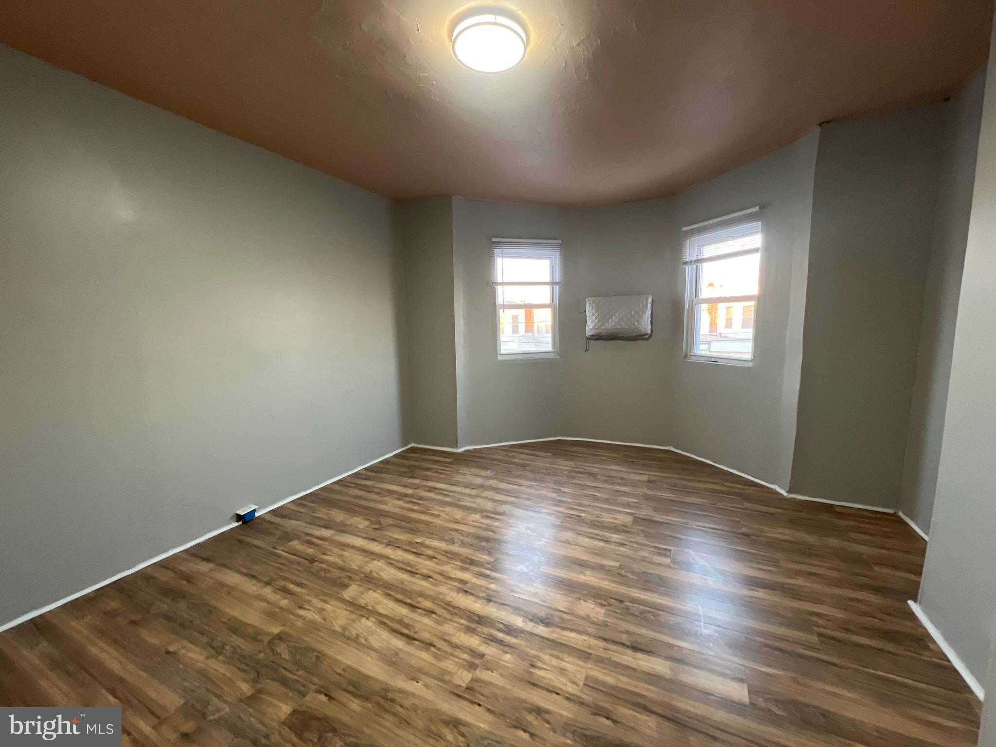 2032 S 66th St photo 23