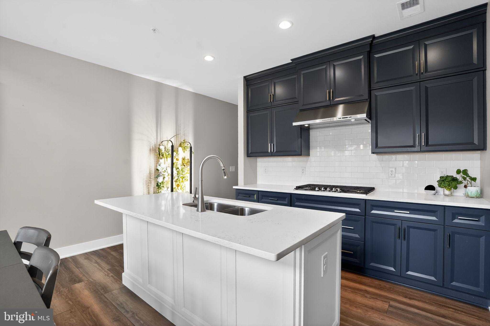 667 Levering St photo 7