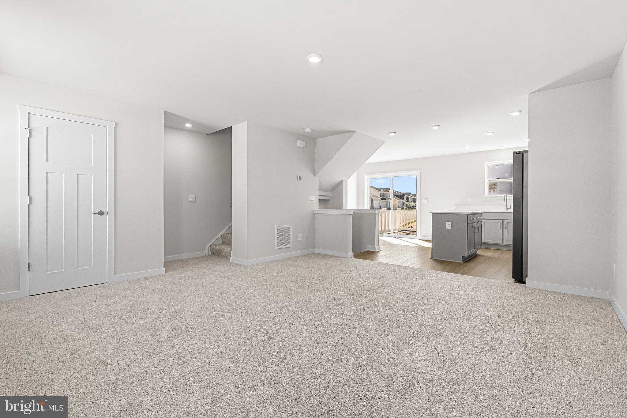 225 Huntwellwest Blvd photo 17