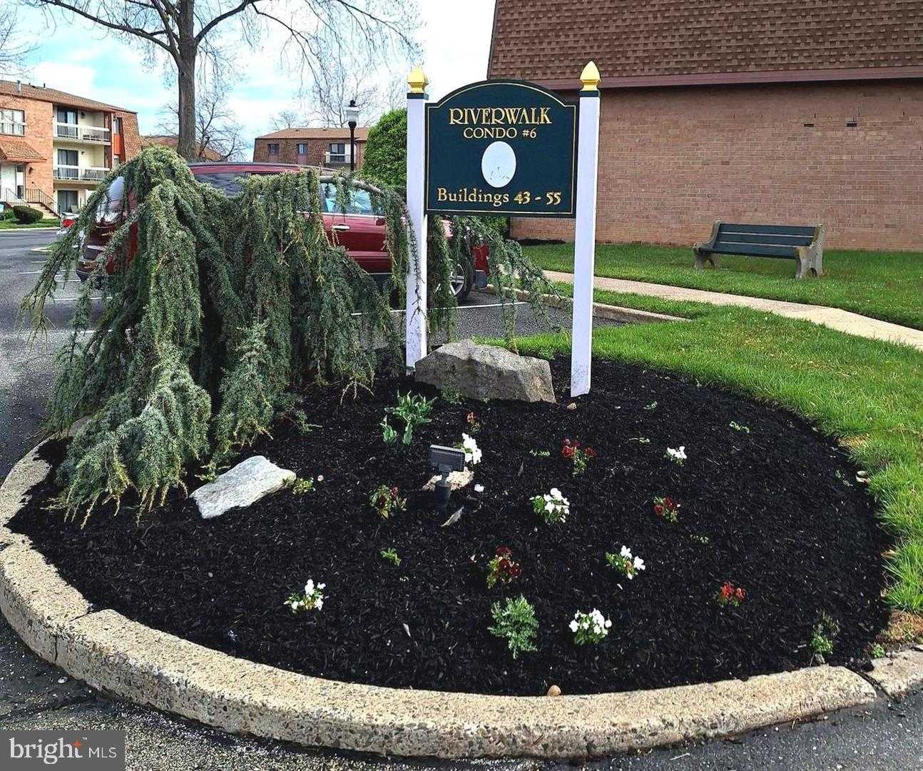 44303 Delaire Landing Rd # 303 photo 2