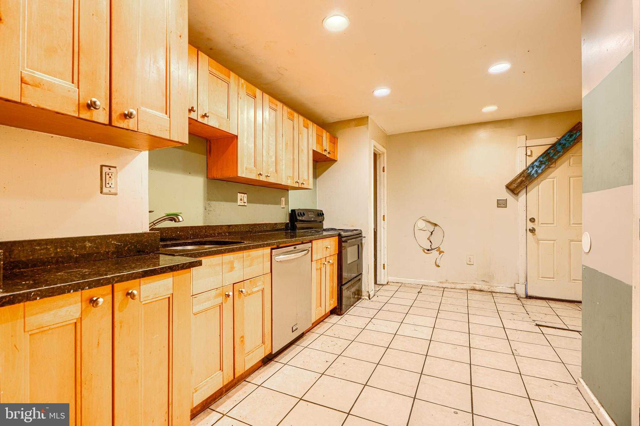 1226 W Pratt St photo 8