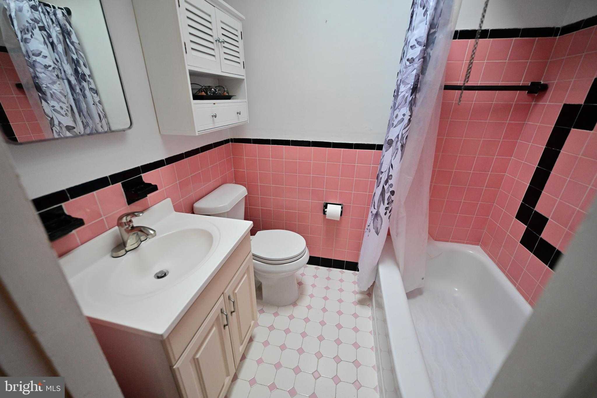 139 W Madison Ave photo 19