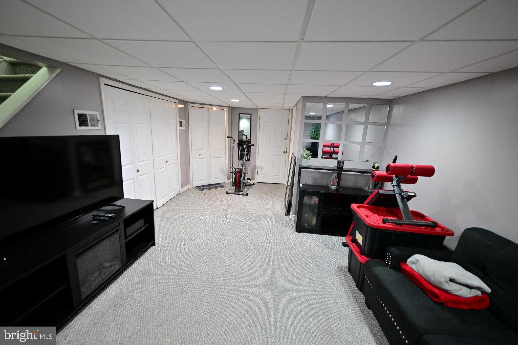 139 W Madison Ave photo 30