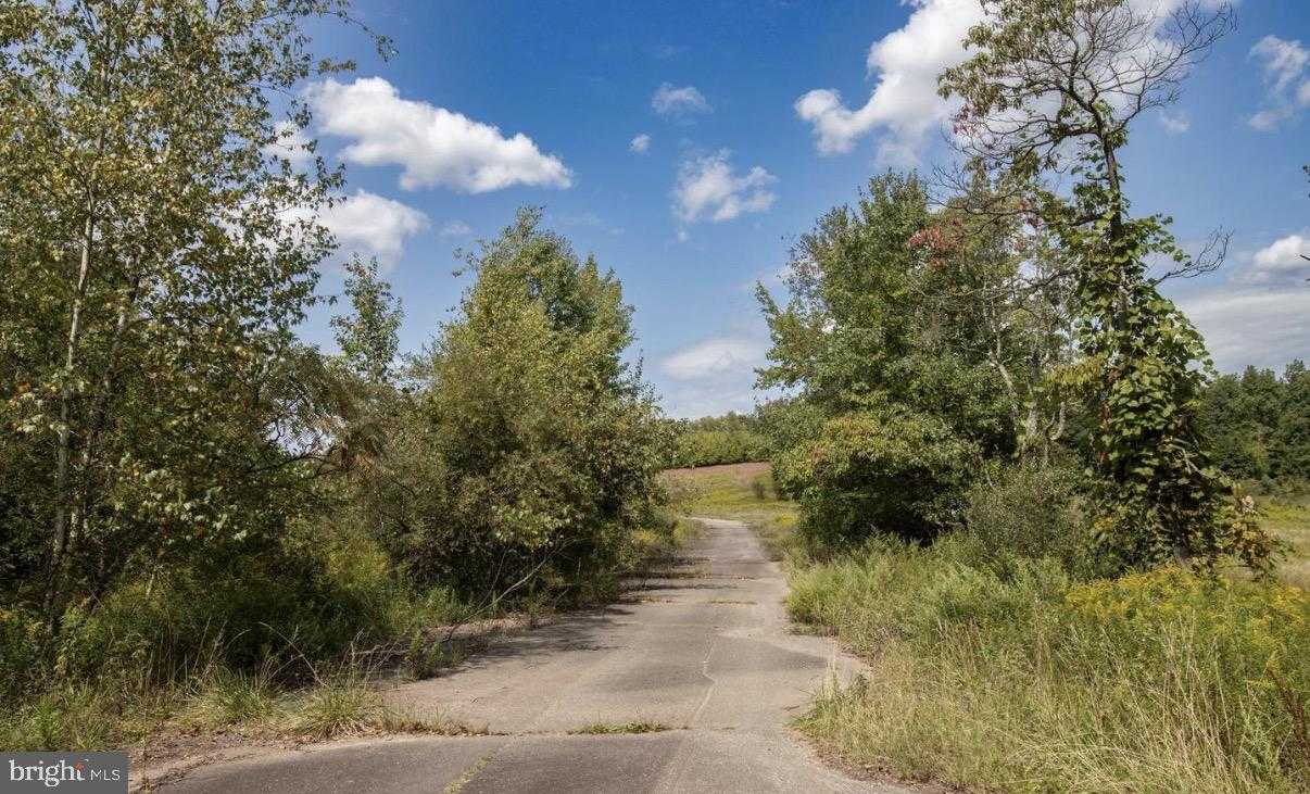 160 E Spruce St photo 11