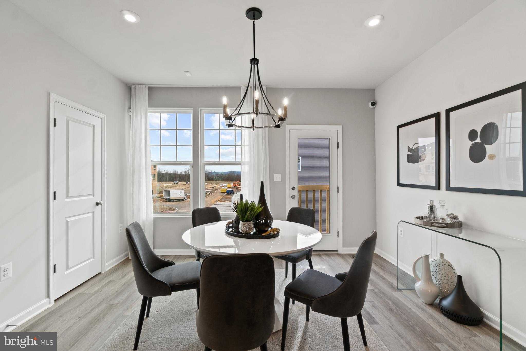 455 Presidents Pointe Ave photo 13