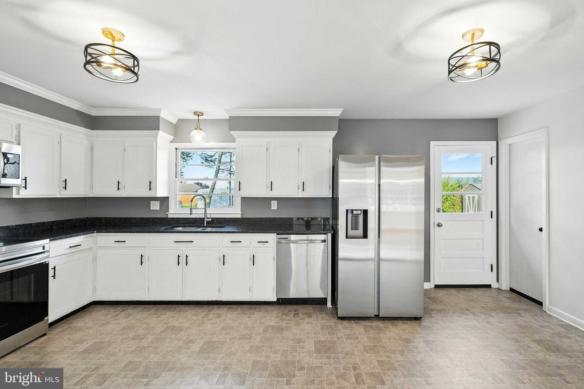 6 Charles St photo 8