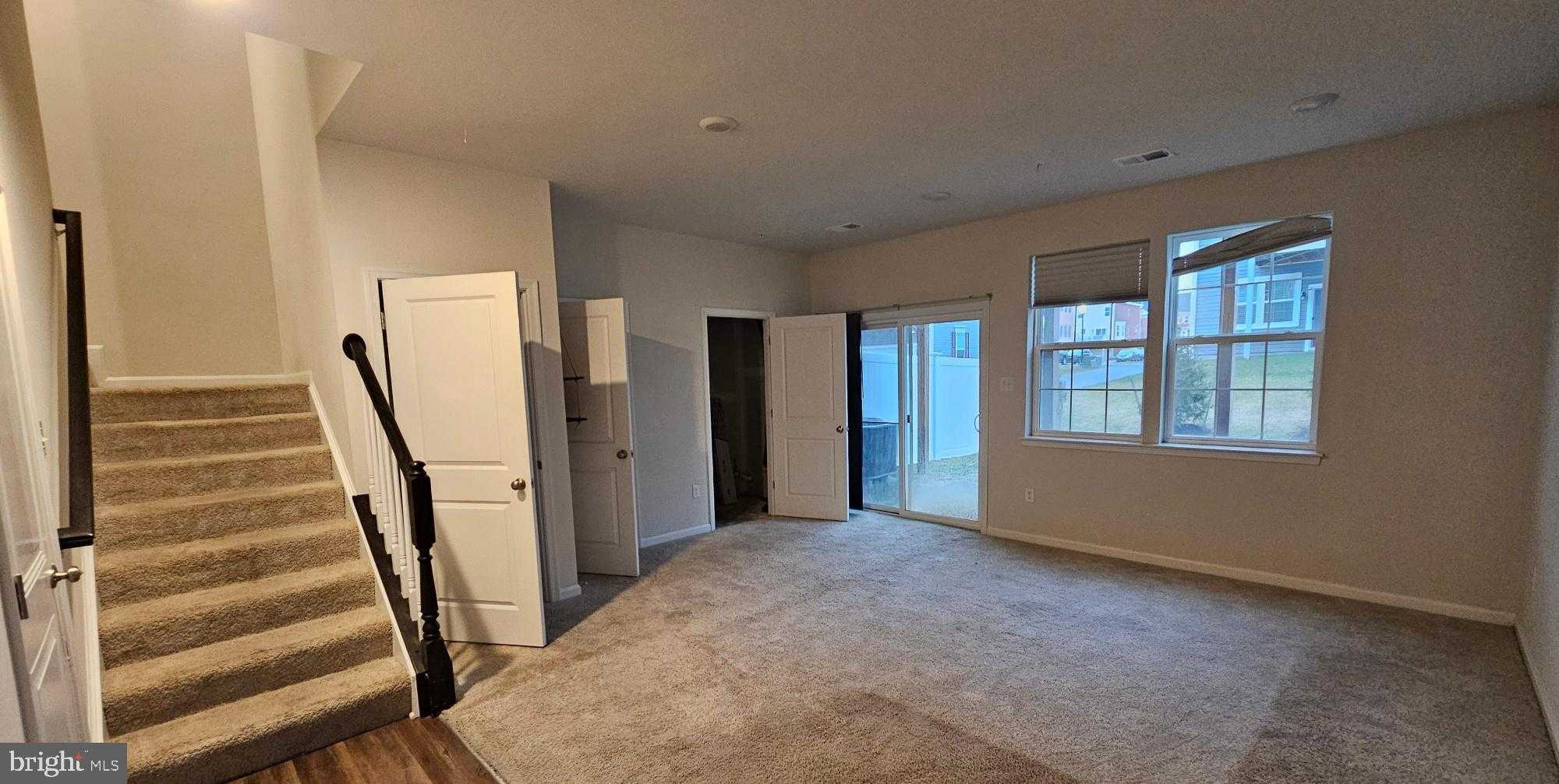 5147 Constitution St photo 4