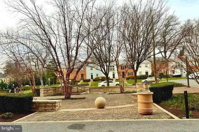 1900 Lyttonsville Rd Apt 717 photo 2