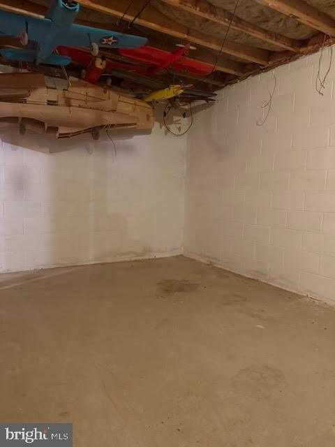 312 E Broadway St photo 22