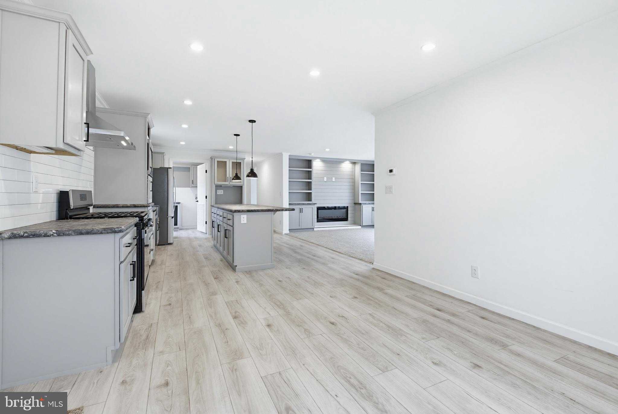 443 Eastwood Ln photo 19