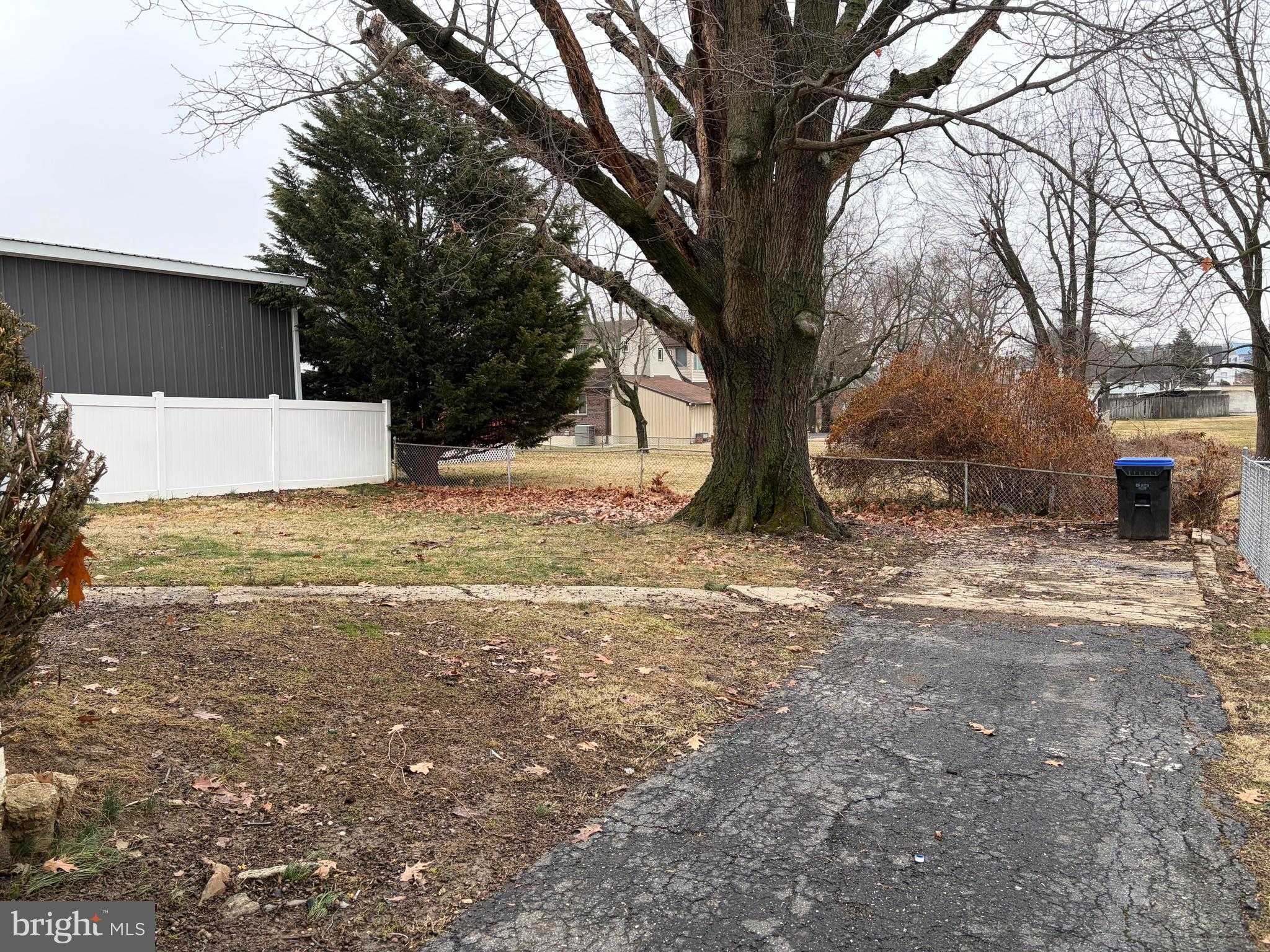 1015 Galbreath Ave photo 5