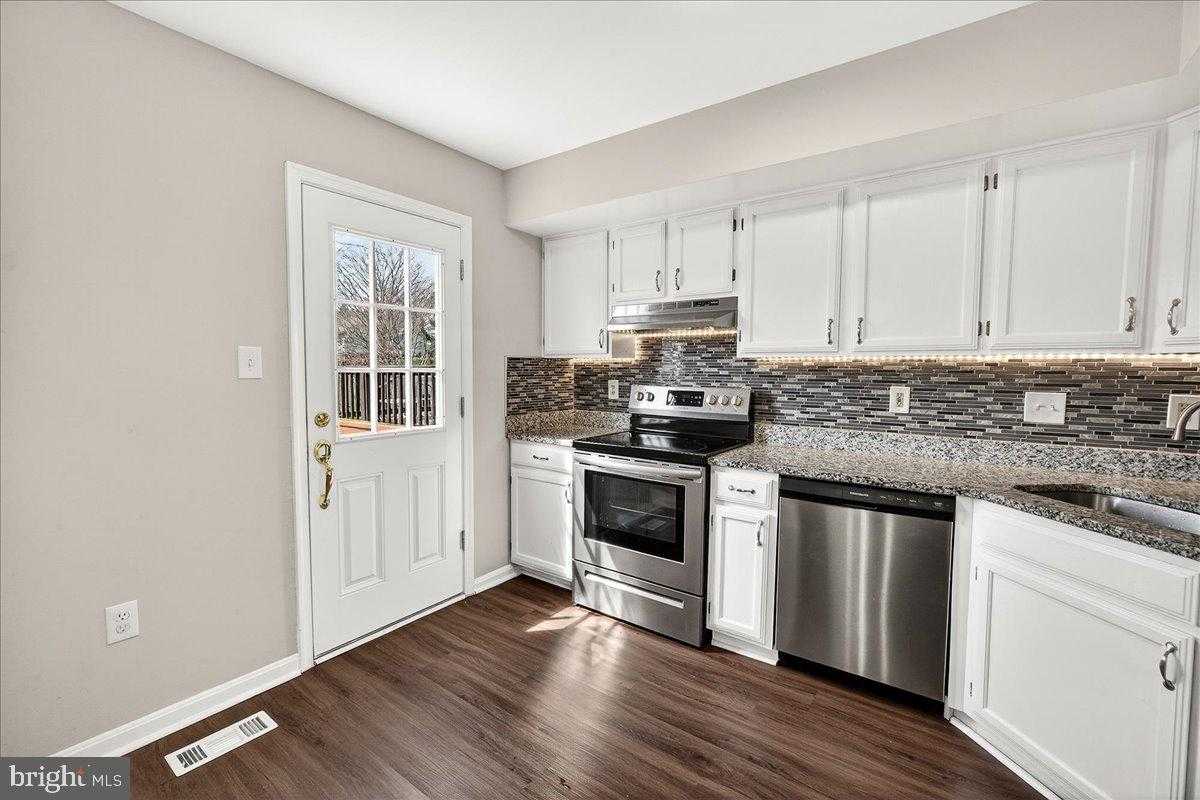 2219 Waller House CT photo 11