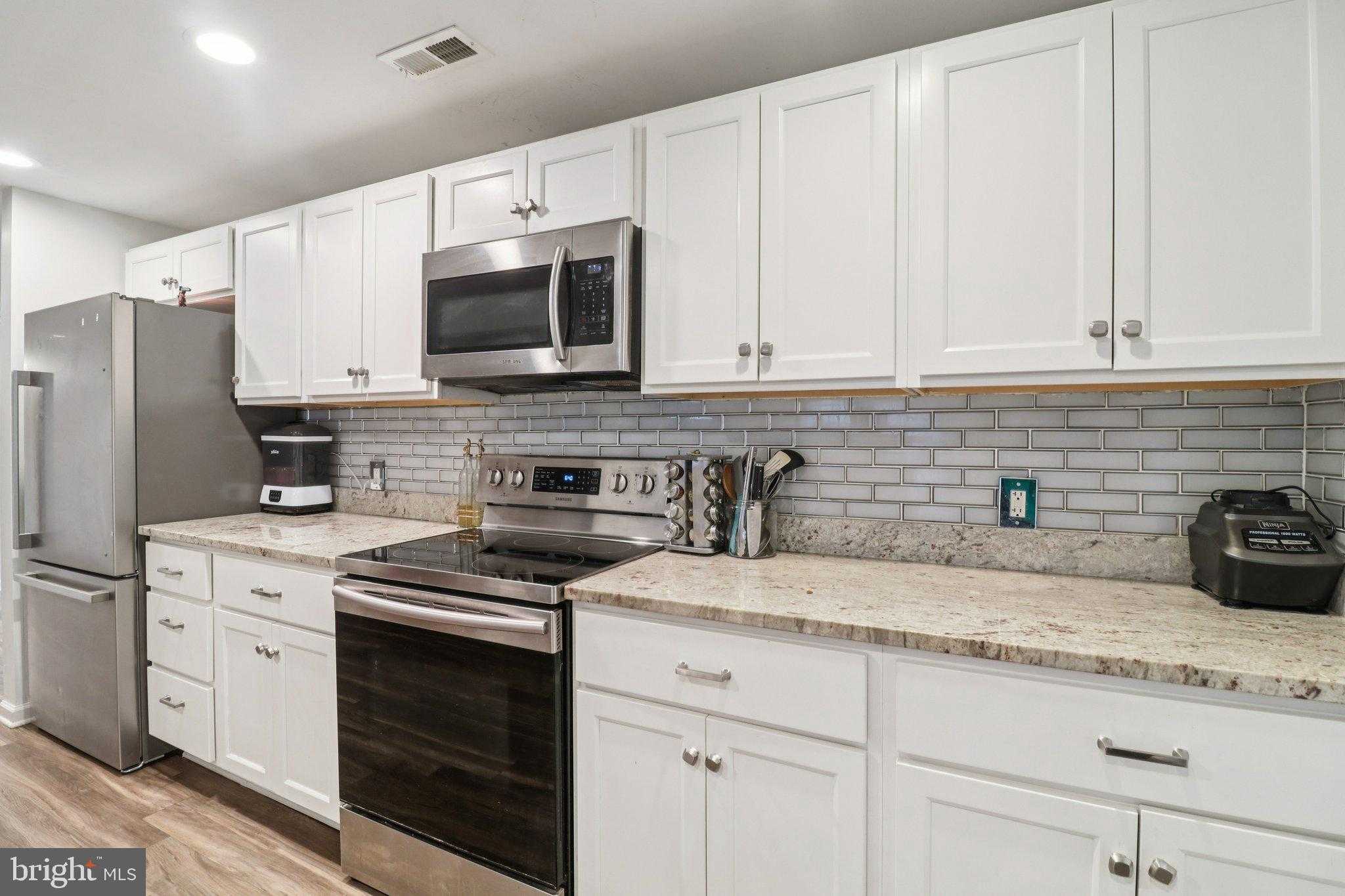 1605 Airport Ln photo 4