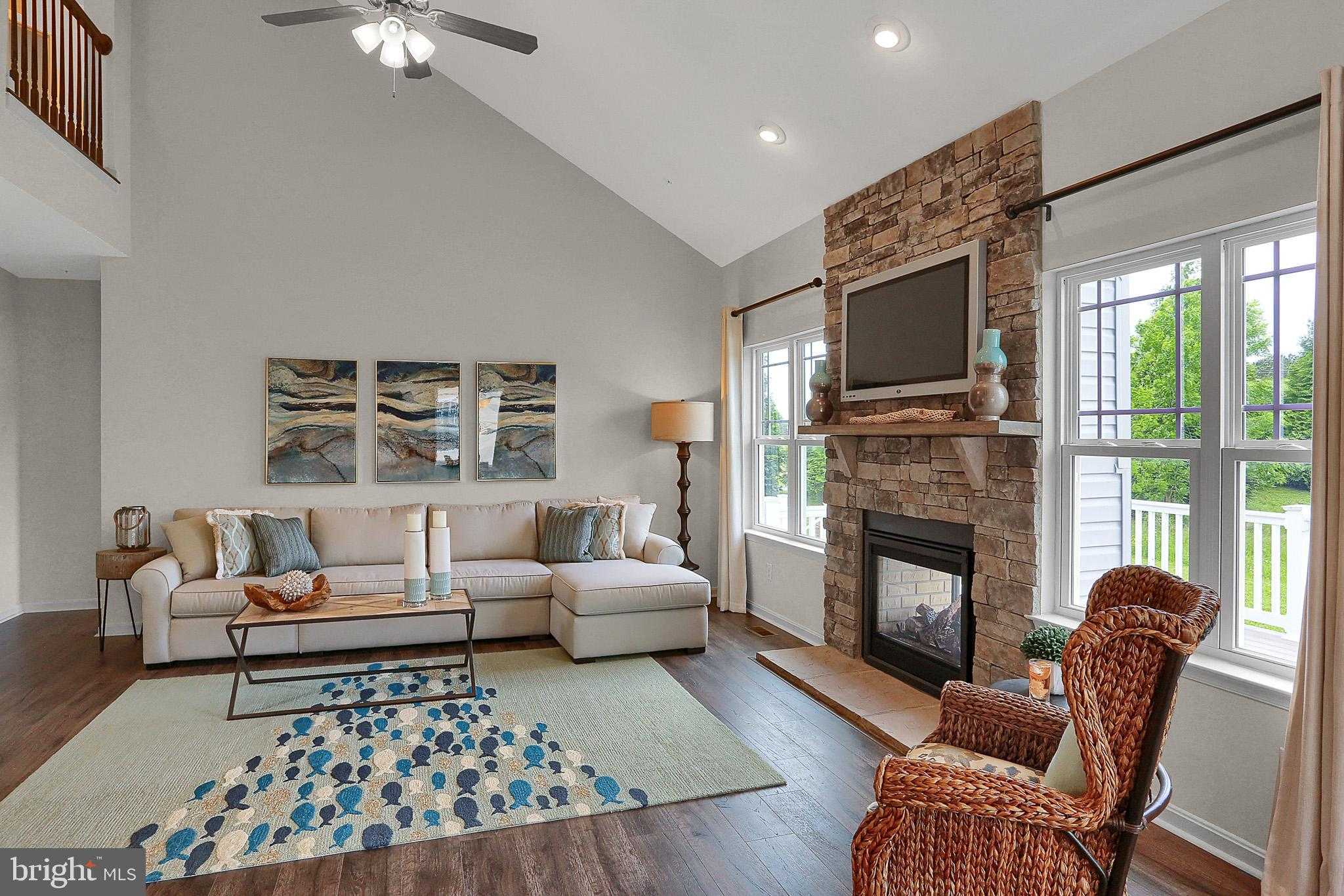 210 Redstone Ter photo 4